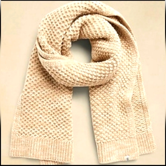 Banana Republic Merino Popcorn Stitch Scarf - Picture 1 of 4